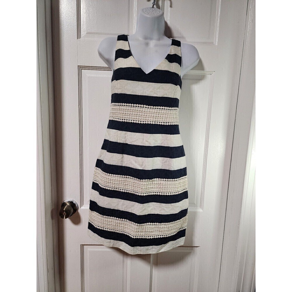 Just Taylor Just TaylorClassic and Timeless Black and lvory Striped V-Neck 4 - Picture 11 of 12